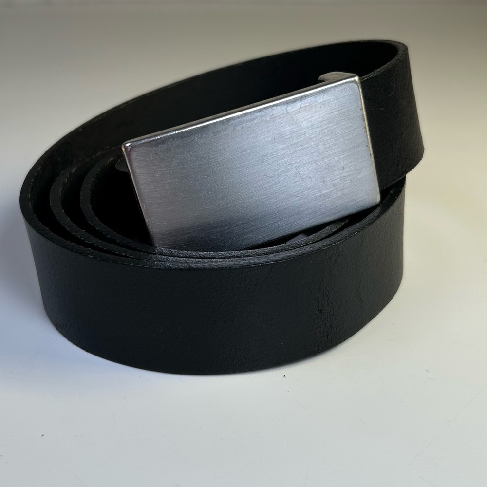 H&M Men’s Black Leather Belt. Made in Italy. Size 39-40